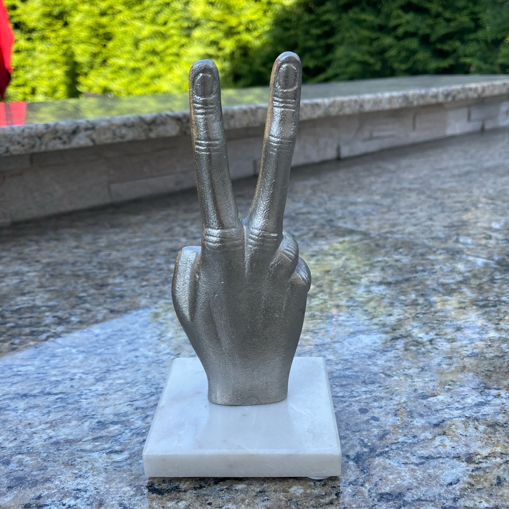 Silver Peace Victory sign statue on granite base. New condition. 8.5” - Picture 12 of 13